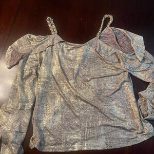 ElChe XL hold cold shoulder chain top with bell sleeves